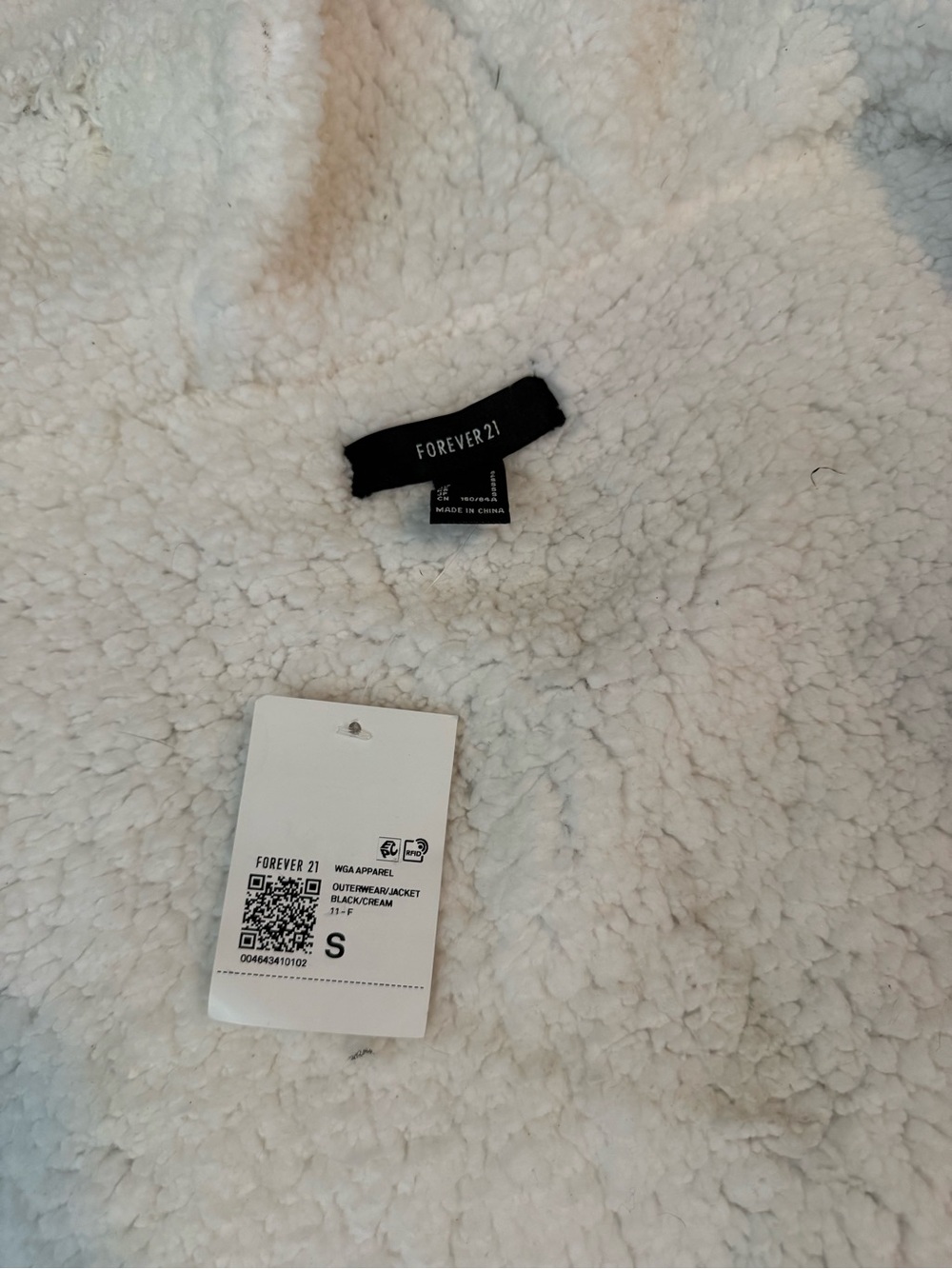 Forever 21 Women’s NWT Gray & White Checkered Sherpa Jacket — Size Small - Picture 4 of 7